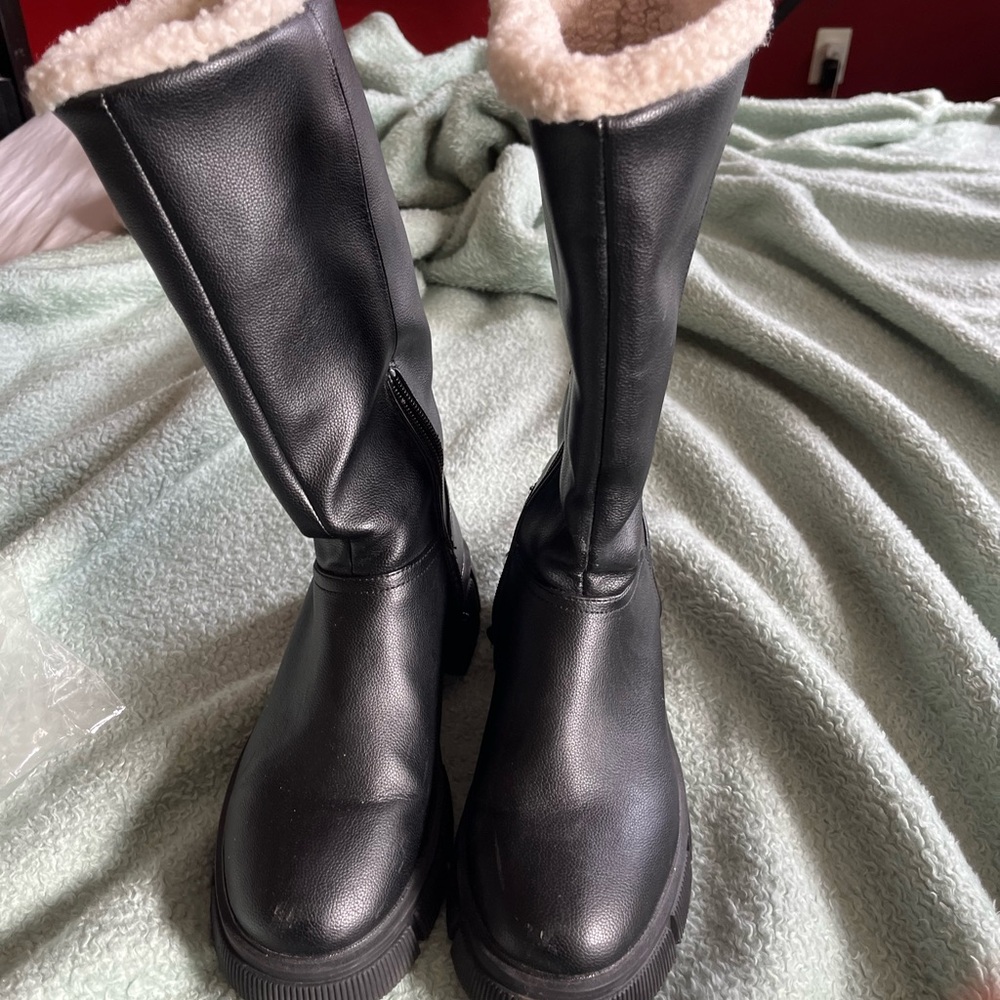 Elegant Black Women's Winter Boots
